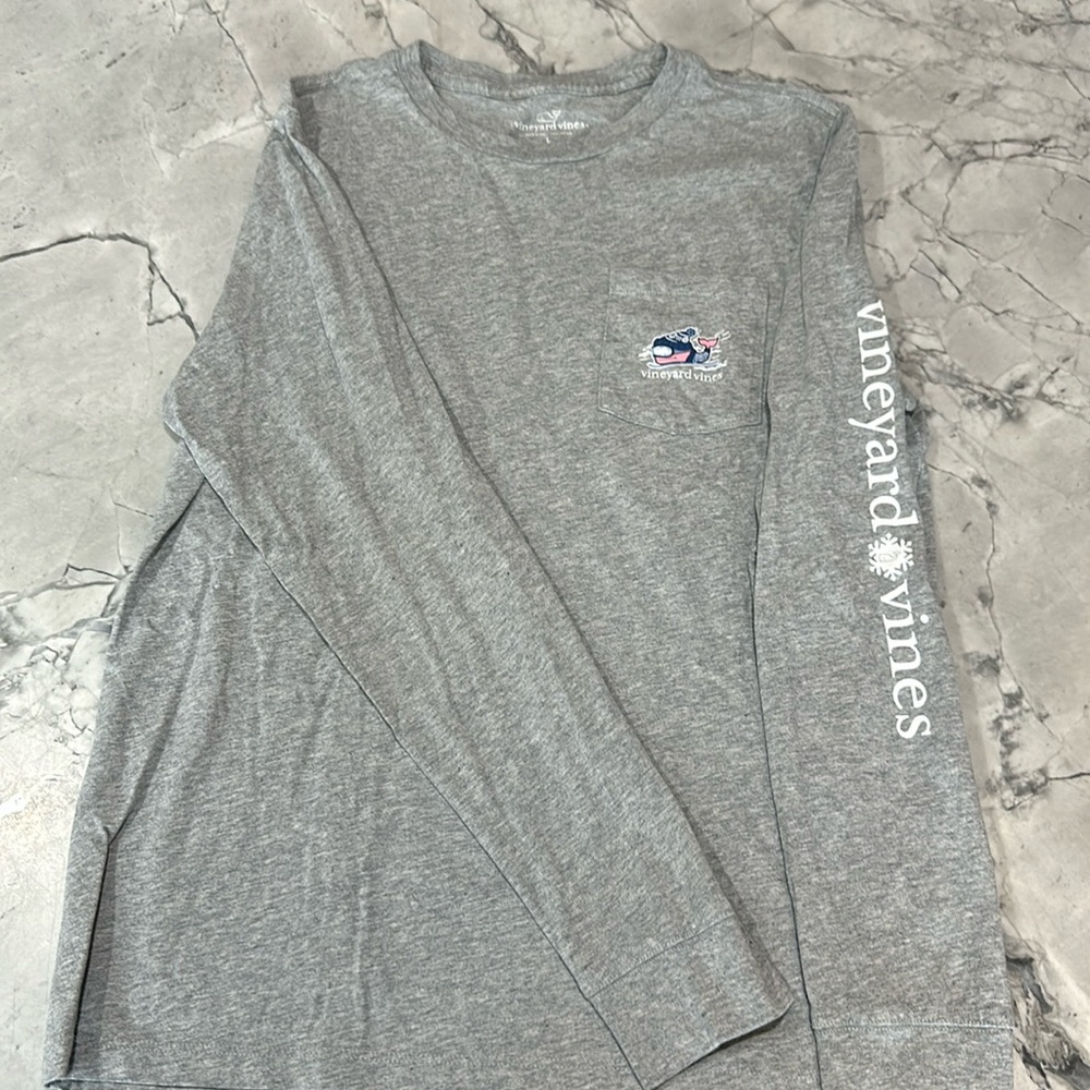 VINEYARD VINES SLED THEMED TEE